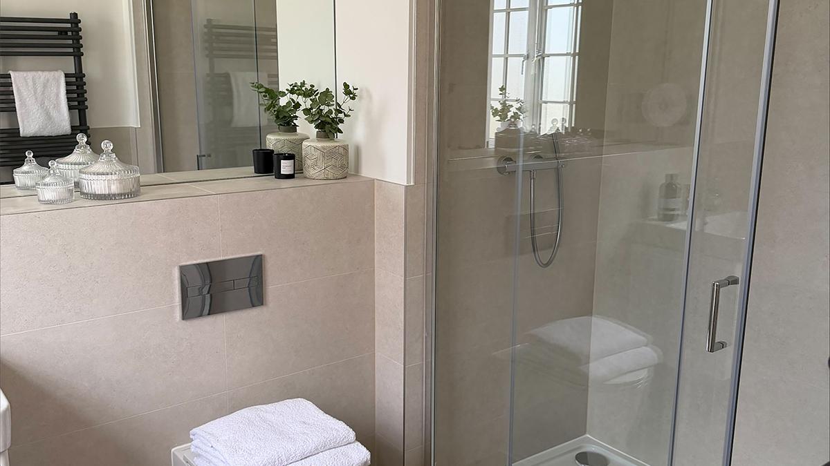 Amethyst Cottage Bathroom