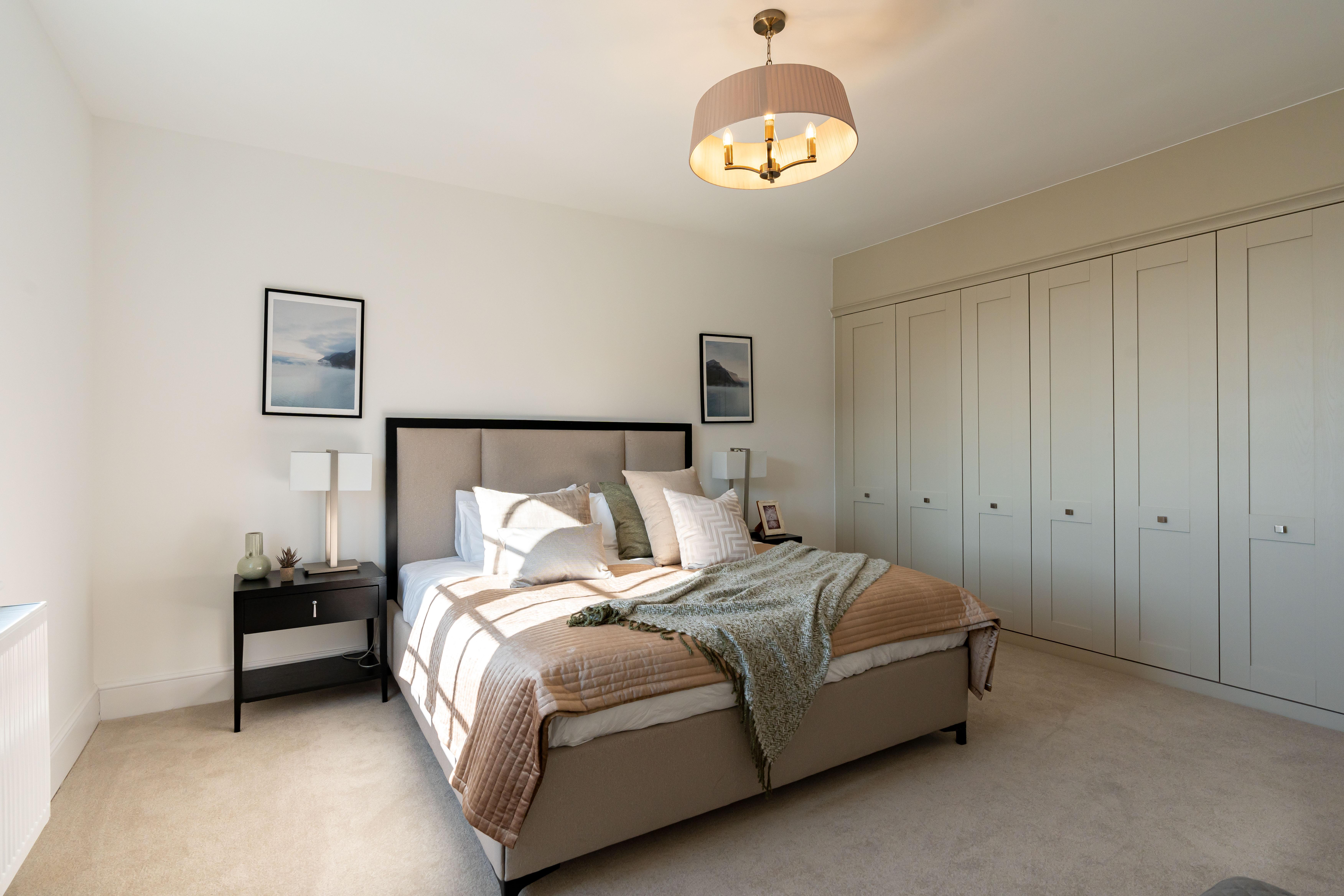 master bedroom of 4 bedroom detached house in Sibford Ferris